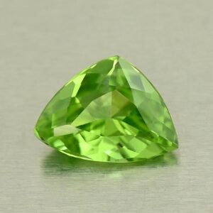 AppleGreenPeridot drop trill 10.2x7.5mm 1.86cts N pe123