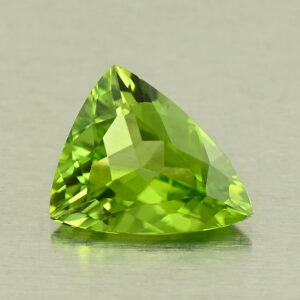 AppleGreenPeridot drop trill 10.8x9.0mm 2.59cts N pe103