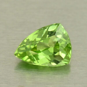 AppleGreenPeridot drop trill 7.9x5.8mm 1.16cts N pe121