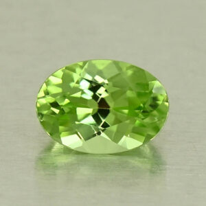 AppleGreenPeridot oval 7.1x5.1mm 0.89cts N pe124