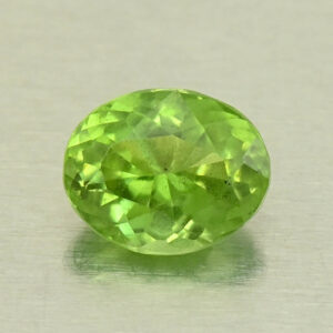 AppleGreenPeridot oval 8.3x6.6mm 1.70cts N pe125