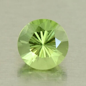 AppleGreenPeridot round 5.5mm 0.73cts N pe127