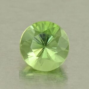 AppleGreenPeridot round 5.5mm 0.75cts N pe126