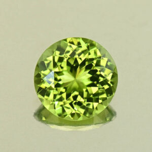 AppleGreenPeridot round 7.7mm 1.61cts N pe116