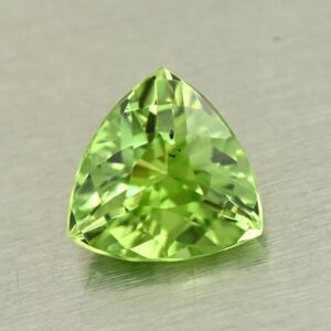 AppleGreenPeridot trill 6.9mm 1.12cts N pe132
