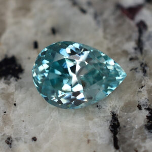 BlueZircon pear 13.2x9.5mm 8.32cts H zn900 crop