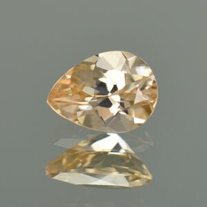 ChampagneZircon pearshape 8.1x6.0mm 1.59cts N zn2728