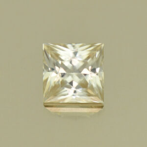 ChampagneZircon princess 5.5mm 1.36cts N zn5215