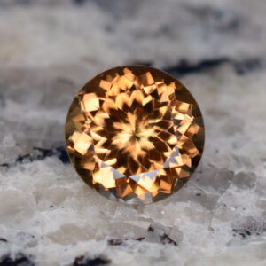 ChampagneZircon round 8.5mm 3.59cts H zn2788 crop