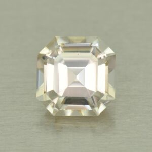 ChampagneZircon sq eme cut 7.0mm 2.35cts N zn5585