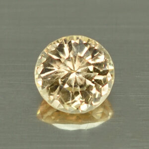 GoldenGrossular round 5.6mm 0.90cts N gg137