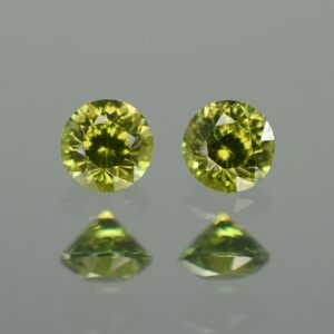 GreenZircon round pair 4.0mm 0.72cts zn2851
