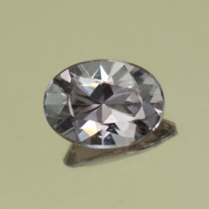 GreySpinel oval 7.6x5.6mm 1.05cts N sp682