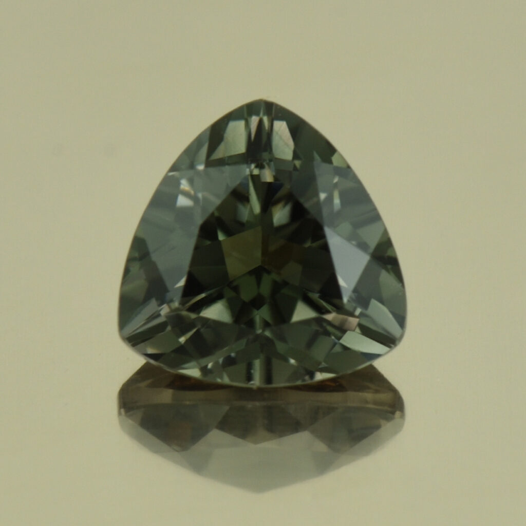 GreyTourmaline trill 7.7mm 1.65cts N tm823 a