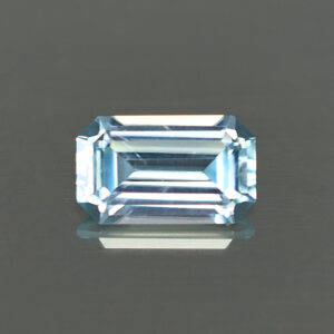 IceBlueZircon eme cut 8.0x4.8mm 1.61cts H zn4582