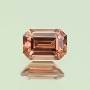 ImperialZircon eme cut 6.9x4.9mm 1.37cts H zn7416