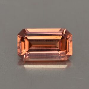 ImperialZircon eme cut 9.2x5.3mm 2.38cts zn3407
