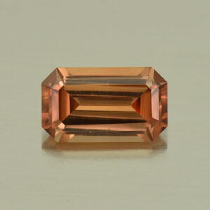 ImperialZircon eme cut 9.4x5.6mm 2.43cts H zn5169