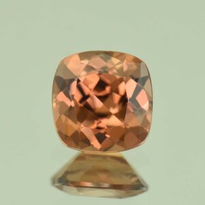 ImperialZircon sq cush 7.8mm 2.85cts H zn6886