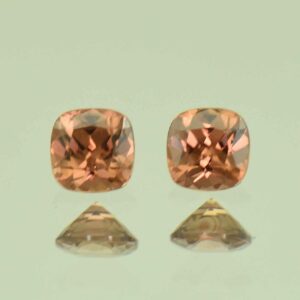 ImperialZircon sq cush pair 4.1mm 0.88cts H zn6814