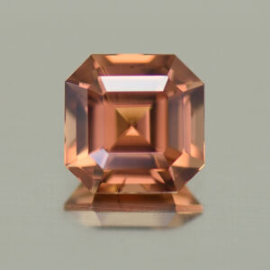 ImperialZircon sq eme cut 6.9mm 2.41cts H zn4401