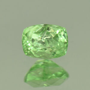MintGrossular cush 6.5x4.9mm 1.07cts N mg401