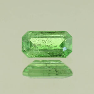 MintGrossular eme cut 8.1x4.2mm 1.02cts N mg538