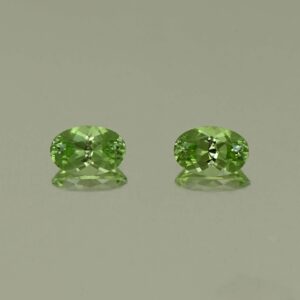 MintGrossular oval pair 6.0x4.0mm 1.08cts N mg343