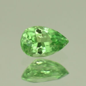 MintGrossular pear 6.7x4.4mm 0.68cts N mg415