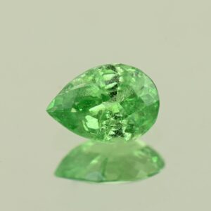 MintGrossular pear 7.4x5.2mm 0.88cts N mg542