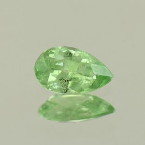MintGrossular pear 8.1x4.8mm 0.86cts N mg543