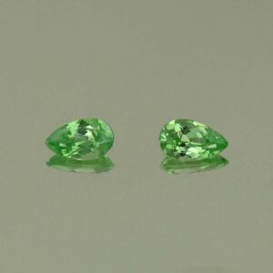 MintGrossular pear pair 5.0x3.0mm 0.46cts N mg349