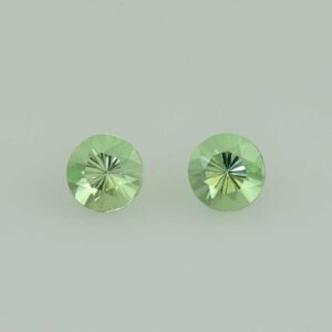 MintGrossular round pair 4.6mm 0.92cts N mg321