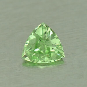 MintGrossular trill 4.7mm 0.33cts N mg365