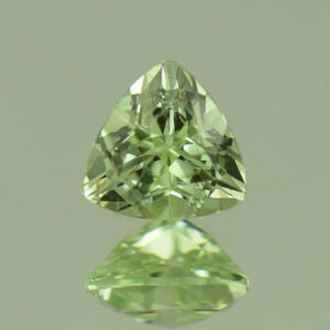 MintGrossular trill 5.7mm 0.74cts N mg373