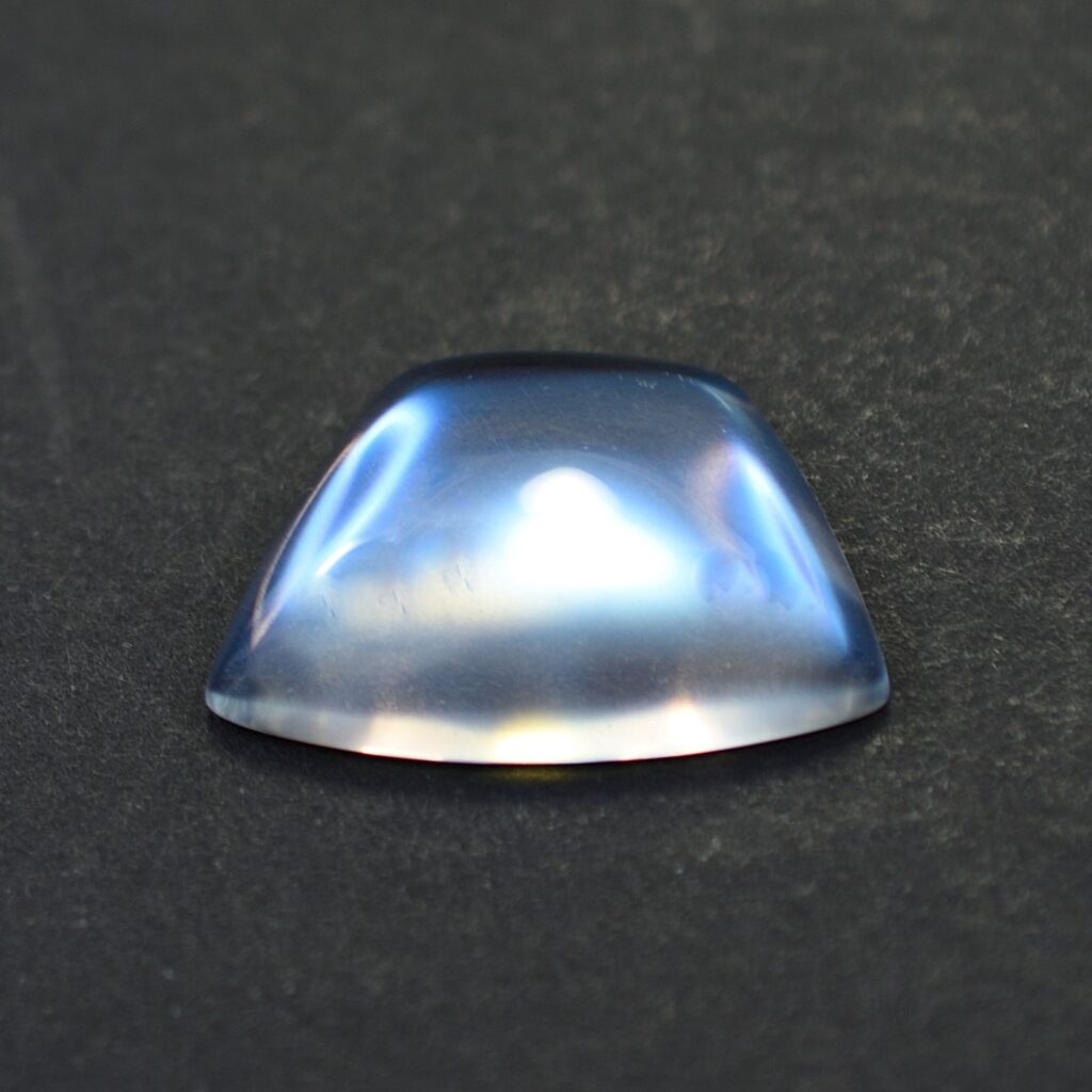 Moonstone trapezoid cab 24.0x15.8x12.5mm 15.71cts ms119