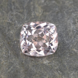 Morganite cushion 11.4x10.4mm 5.34cts H me190 crop