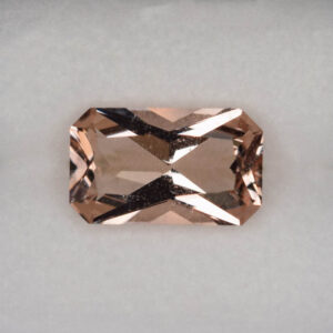 Morganite radiant 10.6x6.3mm 1.86cts H me252 crop