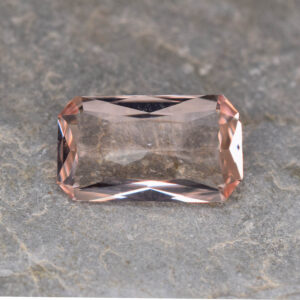 Morganite radiant 13.8x7.9mm 3.51cts N me103 b crop