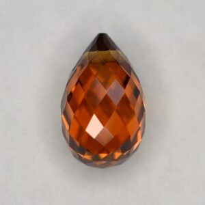 OrangeZircon briolette 8.0x5.0mm 2.43cts N a zn2849