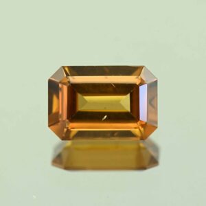 OrangeZircon eme cut 9.9x6.7mm 3.20cts N zn7238