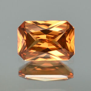 OrangeZircon radiant 9.6x6.6mm 3.05cts N b zn2087 crop