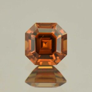 OrangeZircon sq eme cut 6.5mm 1.81cts N zn6595