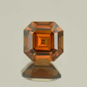 OrangeZircon sq eme cut 6.5mm 1.89cts N zn6596