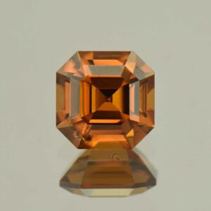 OrangeZircon sq eme cut 6.5mm 1.97cts N zn6597
