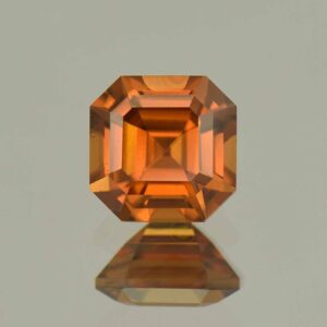 OrangeZircon sq eme cut 6.5mm 2.01cts N zn6598