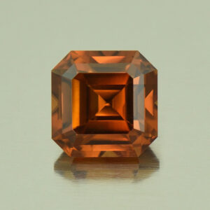 OrangeZircon sq eme cut 6.5mm 2.19cts N zn5344