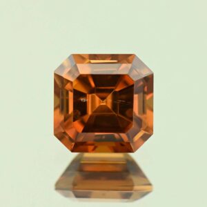 OrangeZircon sq eme cut 7.4mm 3.17cts N zn7508