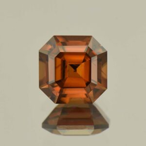 OrangeZircon sq eme cut 8.0mm 3.67cts N zn6601
