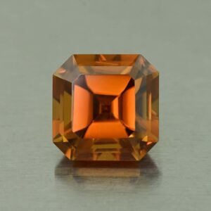 OrangeZircon sq eme cut 8.0mm 4.31cts N zn6718